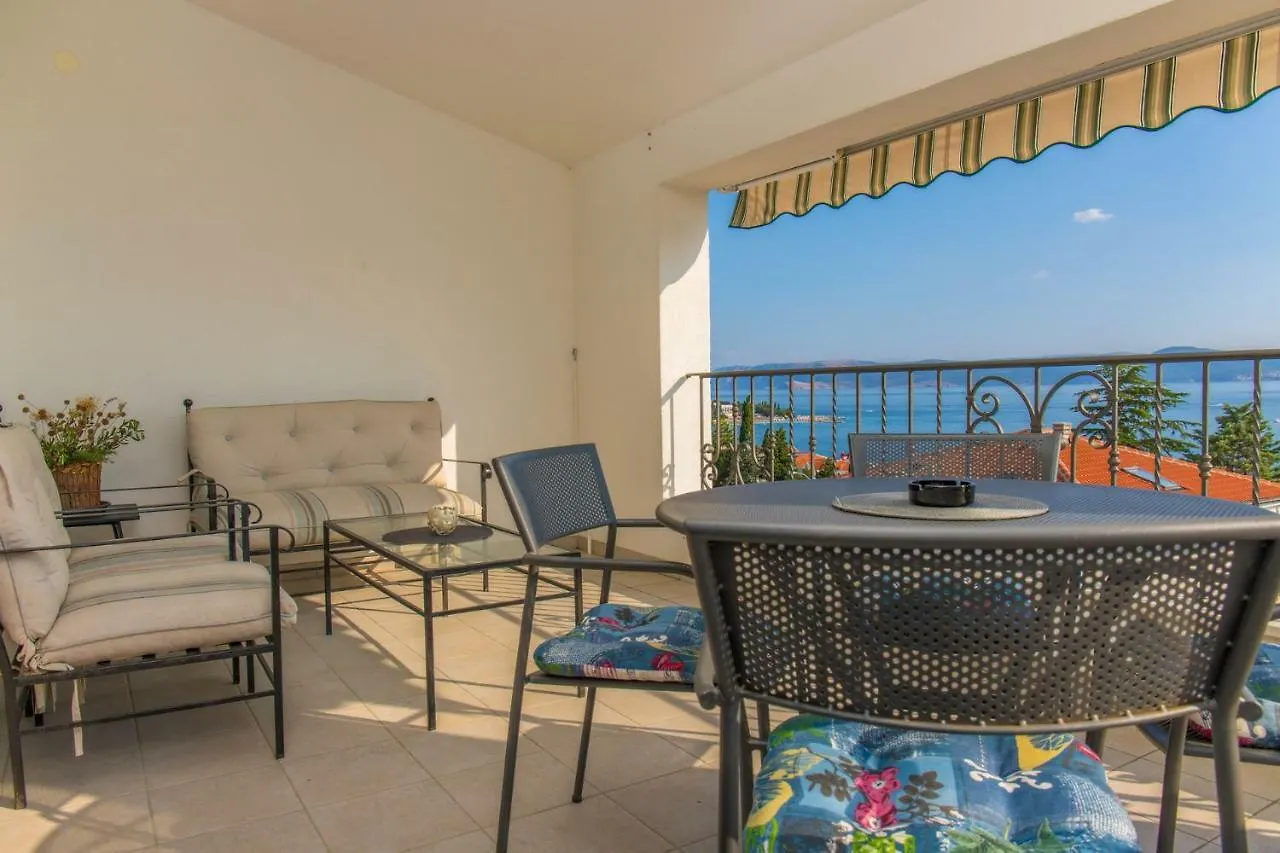 Villa Nika Selce 0*,  Croazia